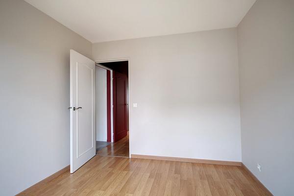 APPARTEMENT RUEIL-MALMAISON COEUR DE VILLE 4 PIECES 3 CHAMBRES AVEC BOX ET CAVE REFAIT A NEUF