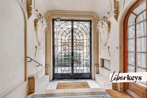 Petit espace, grand potentiel – Chambre de service 7,70 m² + option d’agrandissement – Paris 17e