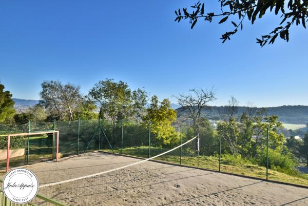 Roquebrune-sur-Argens (83520) Maison située dans domaine sécurisé avec un parc de loisirs résidentiel