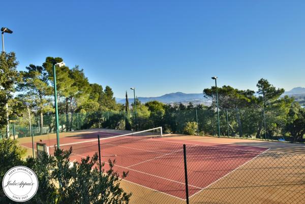 Roquebrune-sur-Argens (83520) Maison située dans domaine sécurisé avec un parc de loisirs résidentiel