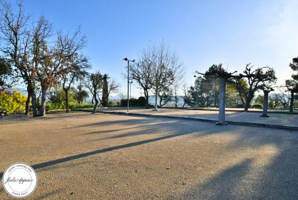 Roquebrune-sur-Argens (83520) Maison située dans domaine sécurisé avec un parc de loisirs résidentiel