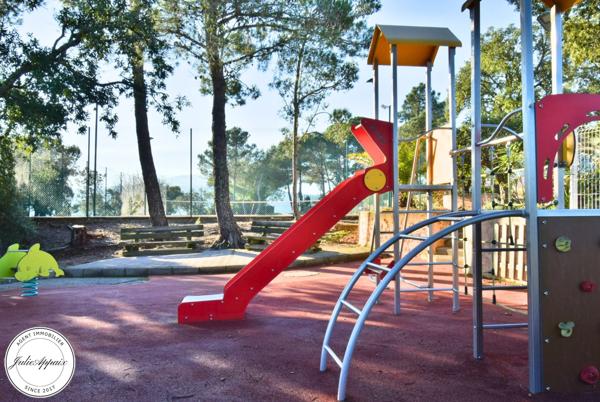 Roquebrune-sur-Argens (83520) Maison située dans domaine sécurisé avec un parc de loisirs résidentiel