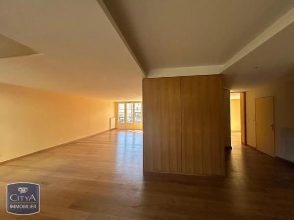 Appartement à louer 6 pièces 151.4m² Riom (63200)