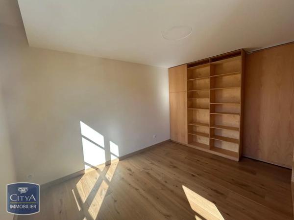 Appartement à louer 6 pièces 151.4m² Riom (63200)