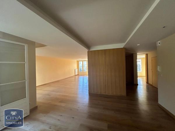 Appartement à louer 6 pièces 151.4m² Riom (63200)