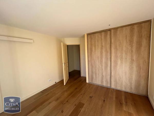 Appartement à louer 6 pièces 151.4m² Riom (63200)