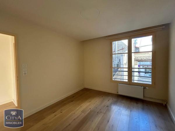 Appartement à louer 6 pièces 151.4m² Riom (63200)