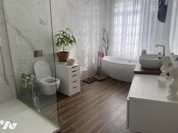 MAISON DE CARACTERE, BELLE ISLE EN TERRE