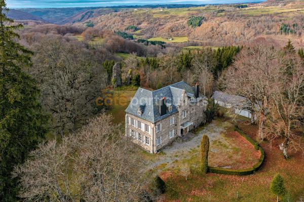 Vente
                Demeure720 m² - 10 Pièces -
                    Marcenat (15190)