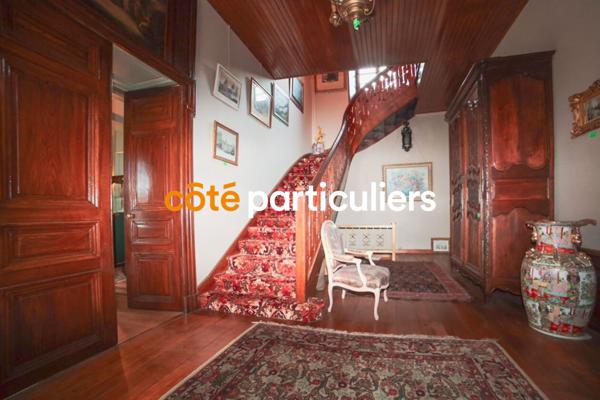 Vente
                Demeure720 m² - 10 Pièces -
                    Marcenat (15190)