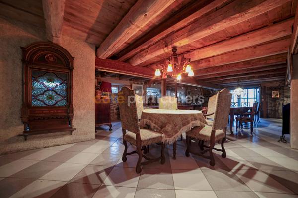 Vente
                Demeure720 m² - 10 Pièces -
                    Marcenat (15190)