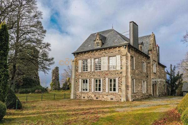 Vente
                Demeure720 m² - 10 Pièces -
                    Marcenat (15190)
