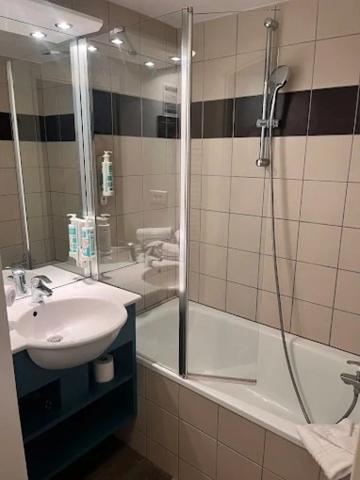 INVESTISSEMENT LOCATIF  SAINT-LOUIS  Résidence Tourisme/Affaires Adagio Access Saint-Louis  6,42 % de rentabilité