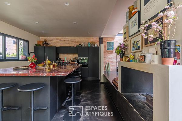 Un loft d’artiste spectaculaire et hors normes aux Chartrons