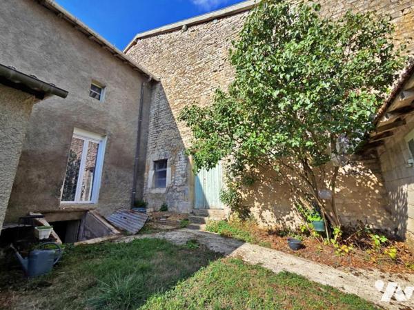 Maison de village avec exploitation agricole