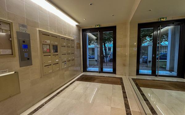 Appartement à vendre    3 pièces • 71,55 m2 Issy-les-Moulineaux