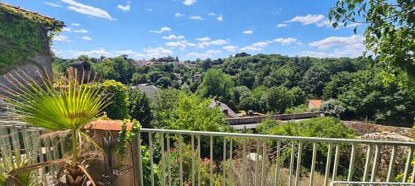 Maison Clisson 6 P . 130 M² . T 718 M² . 4 Chs . 1 Bureau . Garage double . Dépendances