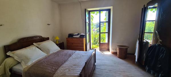 Maison Clisson 6 P . 130 M² . T 718 M² . 4 Chs . 1 Bureau . Garage double . Dépendances