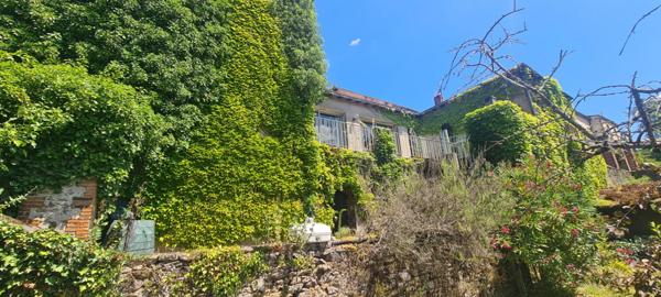 Maison Clisson 6 P . 130 M² . T 718 M² . 4 Chs . 1 Bureau . Garage double . Dépendances