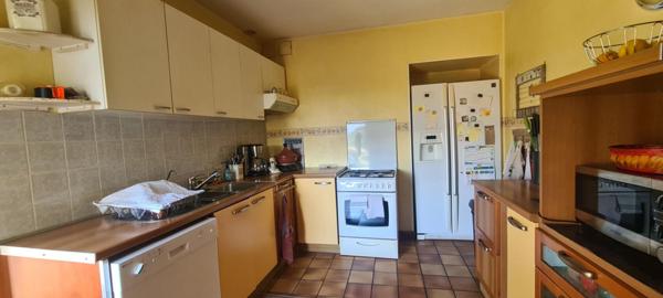 Maison Clisson 6 P . 130 M² . T 718 M² . 4 Chs . 1 Bureau . Garage double . Dépendances