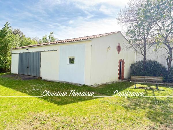 Maison à vendre sur un terrain de 2000 m2 - 4 chambres - Bureau - 3 salles d'eau - 3 wc - Dépendance de 110 m2 et garages LA GARNACHE (85)