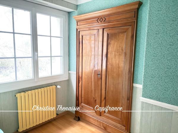 Maison à vendre sur un terrain de 2000 m2 - 4 chambres - Bureau - 3 salles d'eau - 3 wc - Dépendance de 110 m2 et garages LA GARNACHE (85)