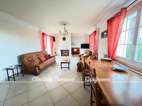 Maison à vendre sur un terrain de 2000 m2 - 4 chambres - Bureau - 3 salles d'eau - 3 wc - Dépendance de 110 m2 et garages LA GARNACHE (85)