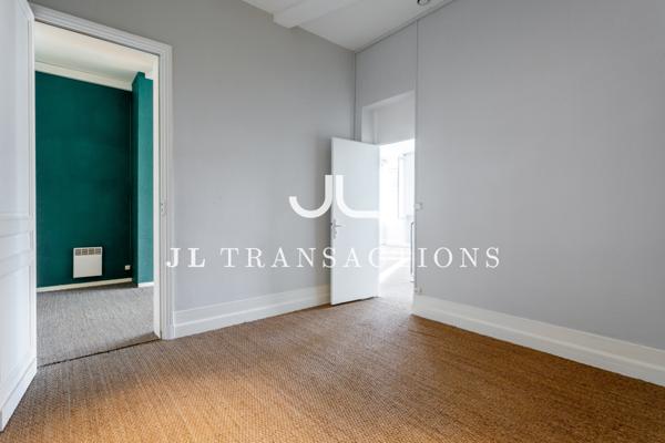 Saint-Seurin - Appartement 4 pièces à aménager - 123,7m²