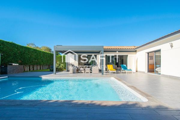 Maison contemporaine, 3 chambres, double garage, piscine
