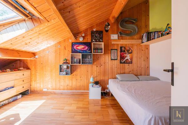 Maison
                                                                                                                                                                                                                                                                                                                        7 pièce(s)                                                                                                                                                                                                          5 chambre(s)                                                                                                                                                                                                          169  m²