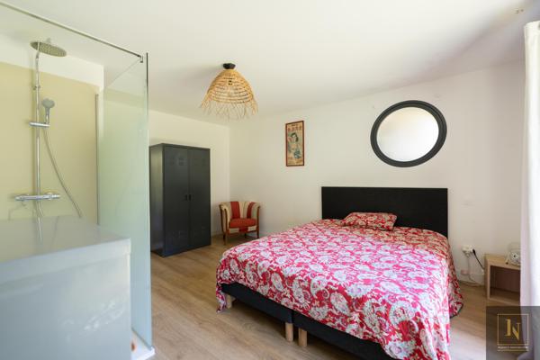 Maison
                                                                                                                                                                                                                                                                                                                        7 pièce(s)                                                                                                                                                                                                          5 chambre(s)                                                                                                                                                                                                          169  m²