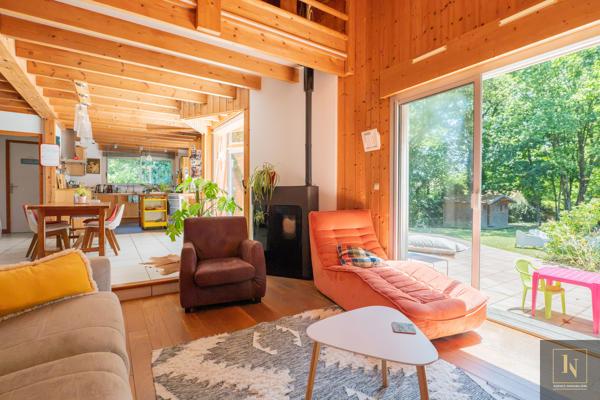 Maison
                                                                                                                                                                                                                                                                                                                        7 pièce(s)                                                                                                                                                                                                          5 chambre(s)                                                                                                                                                                                                          169  m²