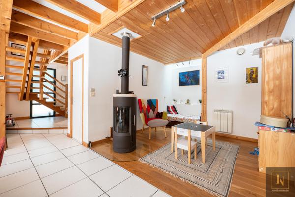 Maison
                                                                                                                                                                                                                                                                                                                        7 pièce(s)                                                                                                                                                                                                          5 chambre(s)                                                                                                                                                                                                          169  m²