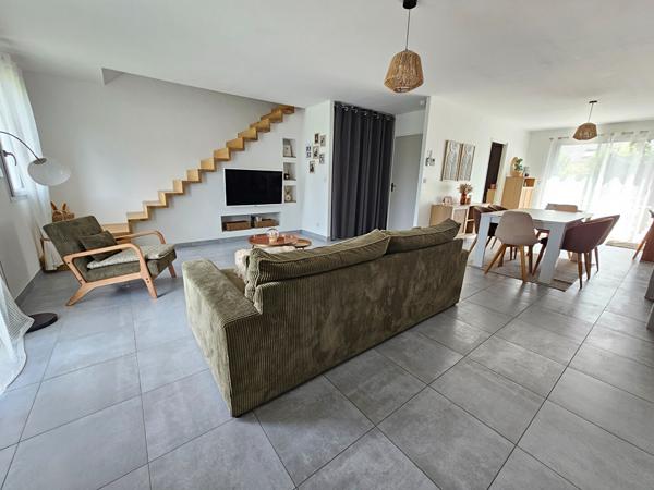 Maison 2016 plain-pied ? 3 chambres ? Parfait état - Pellouailles-les-Vignes
