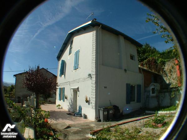 SAINT-GAUDENS CENTRE, maison F5 de 152 m² habitables sur parcelle de 330 m² avec balcon et terrasse.