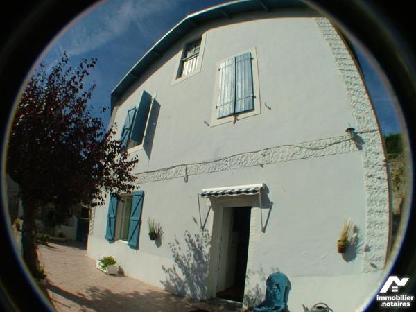 SAINT-GAUDENS CENTRE, maison F5 de 152 m² habitables sur parcelle de 330 m² avec balcon et terrasse.