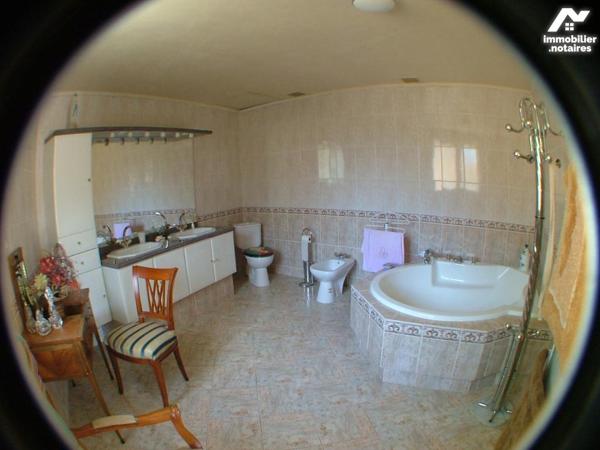 SAINT-GAUDENS CENTRE, maison F5 de 152 m² habitables sur parcelle de 330 m² avec balcon et terrasse.