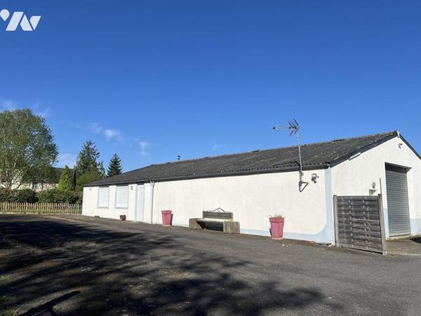 ST MICHEL DES ANDAINES, à 3 kms de BAGNOLES DE L'ORNE, bâtiment professionnel (bureaux et hangar)