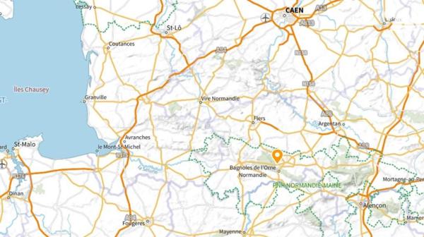 ST MICHEL DES ANDAINES, à 3 kms de BAGNOLES DE L'ORNE, bâtiment professionnel (bureaux et hangar)