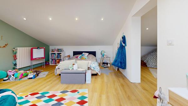 Maison de bourg de caractère avec grange et petit extérieur