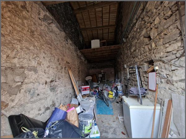 Maison de bourg de caractère avec grange et petit extérieur