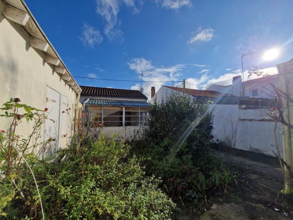 La Rochelle (17000) Échoppe de caractère à rénover – Fort potentiel à La Rochelle quartier Trompette