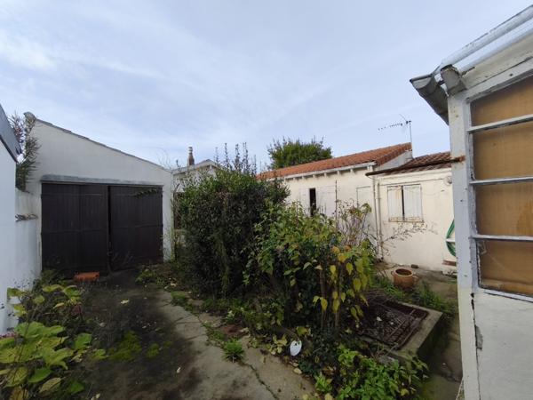 La Rochelle (17000) Échoppe de caractère à rénover – Fort potentiel à La Rochelle quartier Trompette