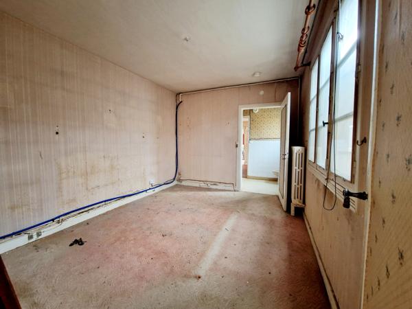 La Rochelle (17000) Échoppe de caractère à rénover – Fort potentiel à La Rochelle quartier Trompette