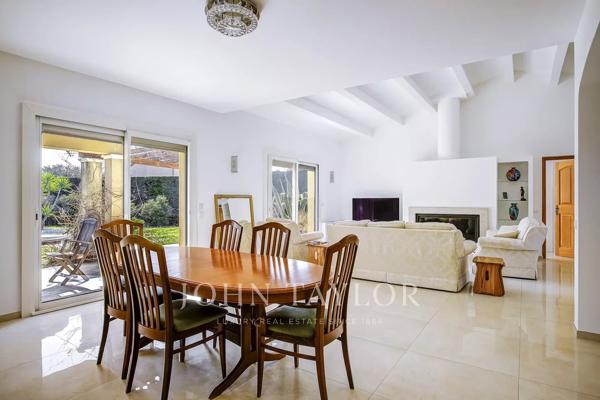 Retour à la vente - Villa familiale dans un quartier résidentiel prisé de Mougins