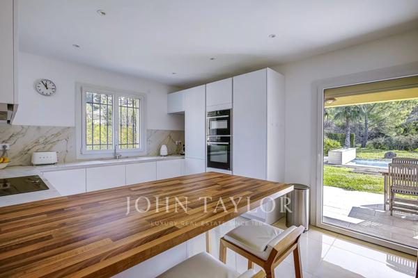 Retour à la vente - Villa familiale dans un quartier résidentiel prisé de Mougins