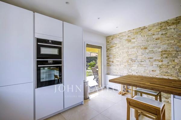 Retour à la vente - Villa familiale dans un quartier résidentiel prisé de Mougins