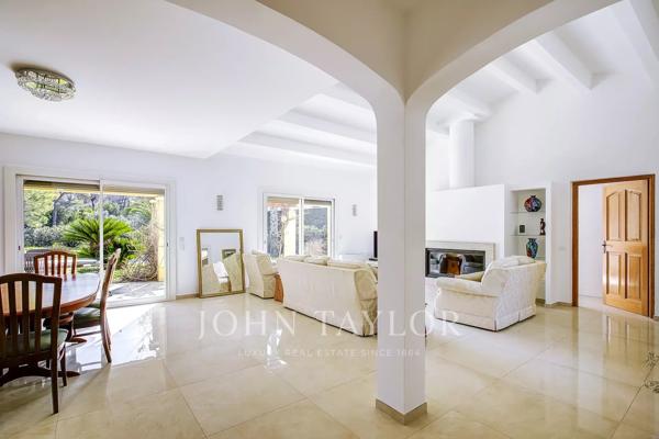 Retour à la vente - Villa familiale dans un quartier résidentiel prisé de Mougins