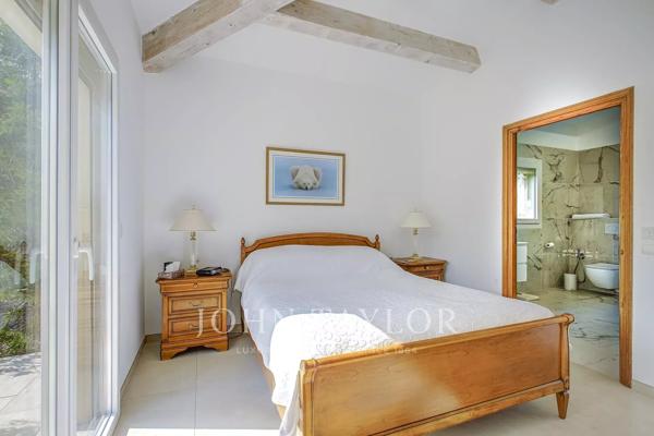 Retour à la vente - Villa familiale dans un quartier résidentiel prisé de Mougins