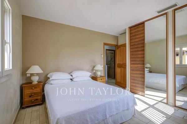 Retour à la vente - Villa familiale dans un quartier résidentiel prisé de Mougins